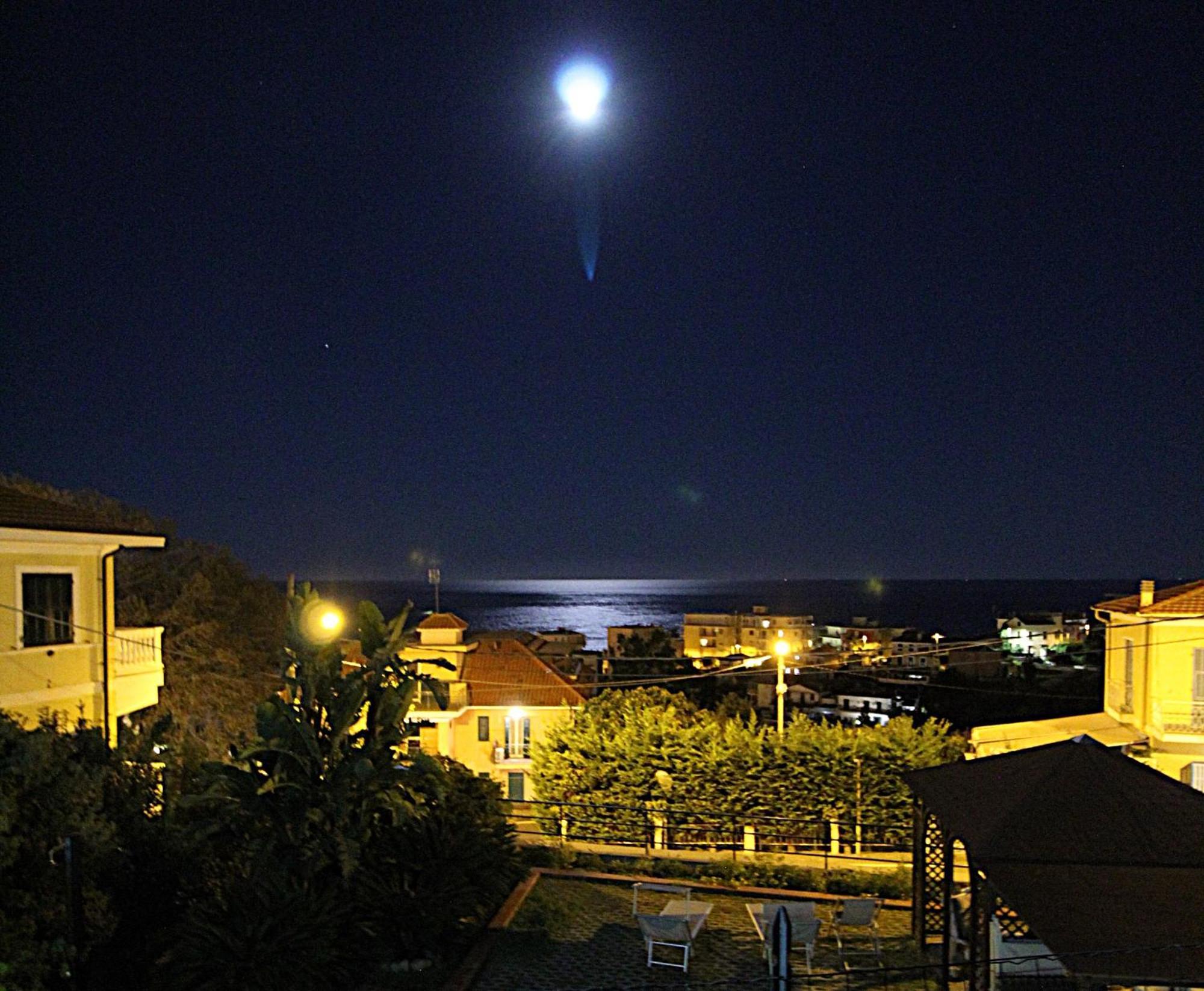 La Pace, Il Sole, Il Mare - Sanremo Casa Indipendente Vista Mare, Posto Auto Privato, Ampio Spazio Esterno Attrezzato, A Pochi Minuti Dalle Spiagge Esterno foto
