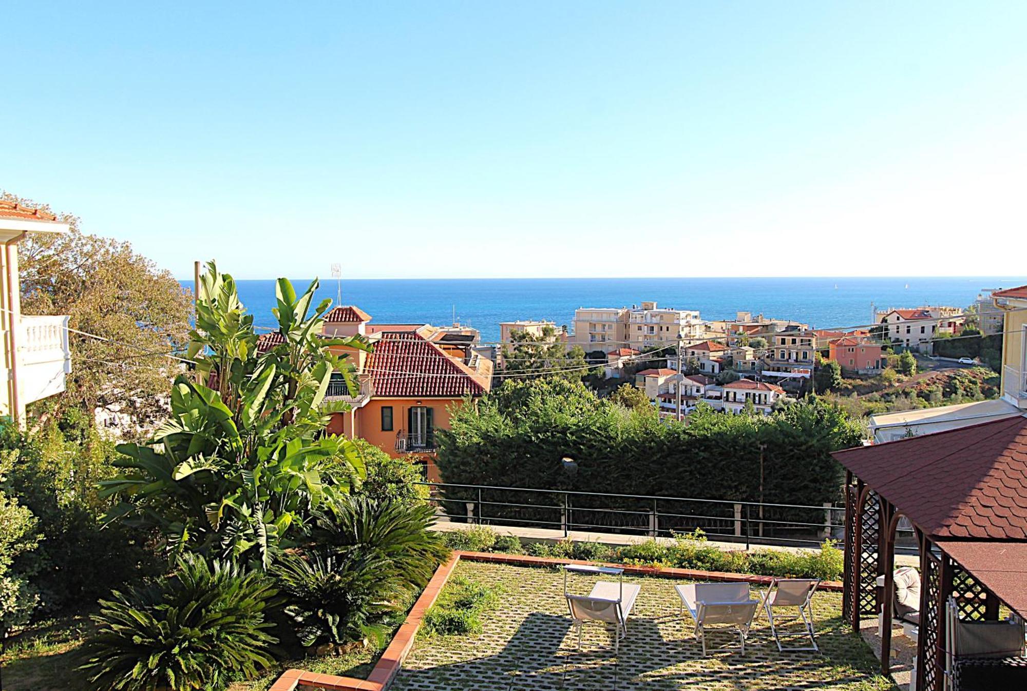 La Pace, Il Sole, Il Mare - Sanremo Casa Indipendente Vista Mare, Posto Auto Privato, Ampio Spazio Esterno Attrezzato, A Pochi Minuti Dalle Spiagge Esterno foto